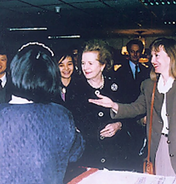 港联配资 痛心！“珍珠女王”白如芳去世，终年55岁！她17岁进京摆摊，25岁给撒切尔夫人编项链成名，曾教会IMF总裁“微信支付”