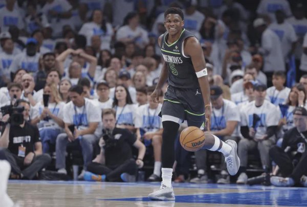 大众配资 42 分狂潮席卷！森林狼绝地反击，没有裁判帮助西决悬念重起？